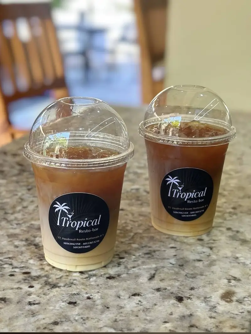 Deux cafés glacés Tropical à emporter